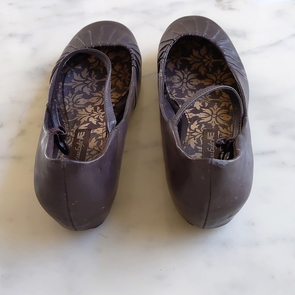 American Eagle by Payless Brown Faux Leather Flats. - Picture 3 of 6